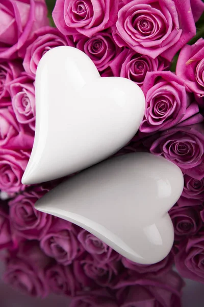 Srdce a růže na Valentýna — Stock fotografie