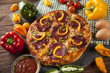 Pizza ve Maddeler tablosundaki