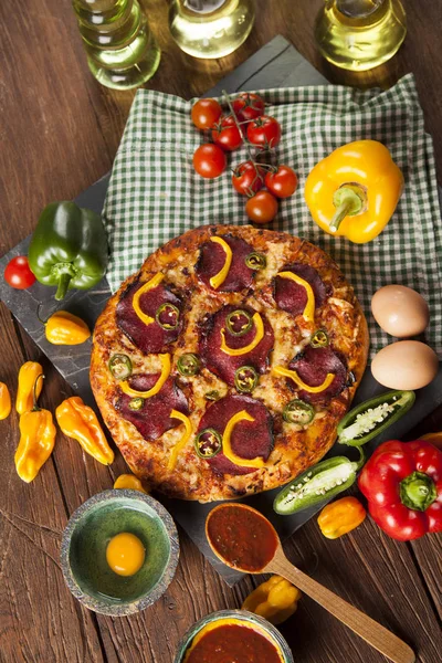 Pizza fresca italiana — Foto Stock