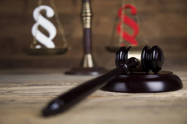 Paragraph, law theme, mallet of judge — Stock Photo, Image