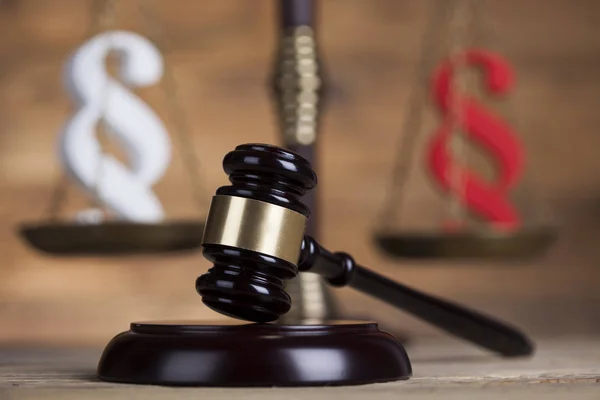 Paragraph sign, Wooden gavel barrister — Stock Photo, Image
