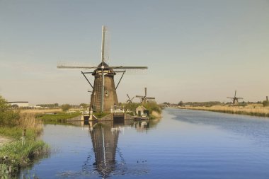 Hollanda 'da anaokulunda yel değirmeni