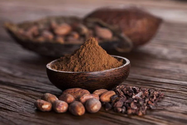 Kakaokapsel og kakaobønner – stockfoto