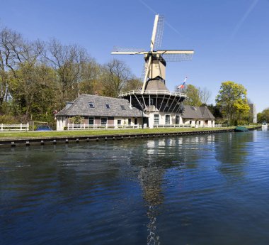 Hollanda 'da anaokulunda yel değirmeni