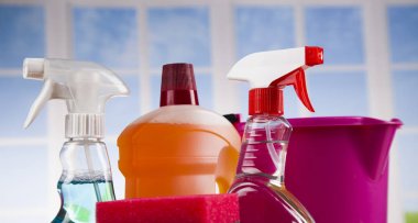 Temizlik ürünleri. Ev kavramı ve pencere arka plan