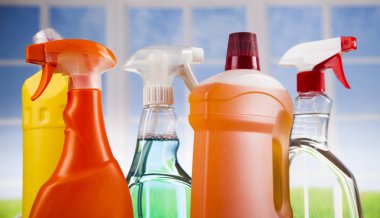 Temizlik ürünleri. Ev kavramı ve pencere arka plan