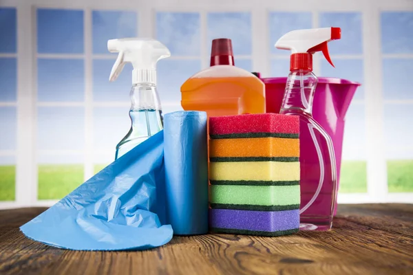 Prodotti per la pulizia. Home concetto e finestra di sfondo — Foto Stock