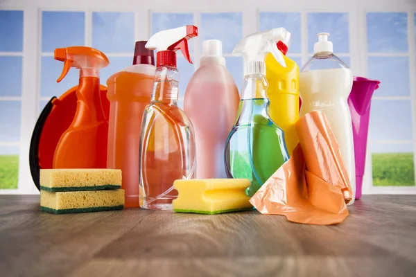 Grupa różnorodnych urządzeń czyszczących — Zdjęcie stockowe