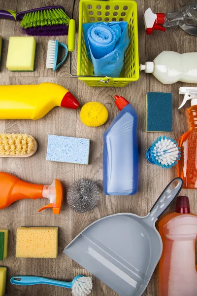 Varietà di prodotti per la pulizia — Foto Stock