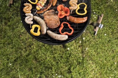 Bahçede açık ızgara