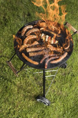 Bahçede açık ızgara