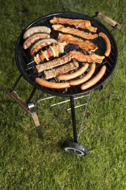 Bahçede açık ızgara