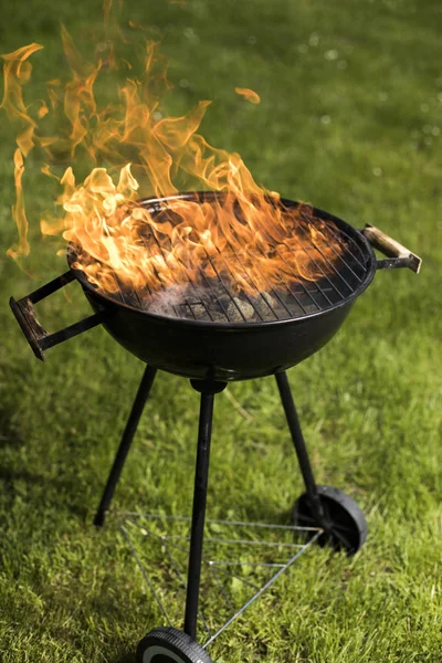 Brand achtergrond, grill — Stockfoto