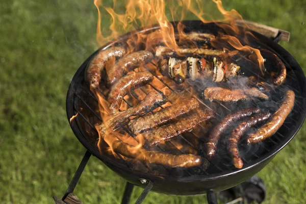 Assortiti deliziosi alla griglia, barbecue — Foto Stock