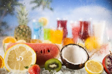 Çeşitli soğuk içecekler 