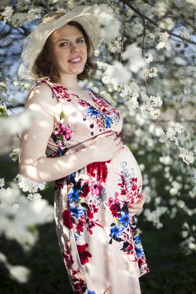 Güzel hamile kadın. 