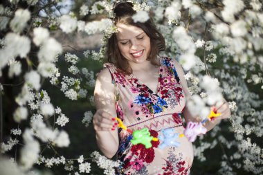 Güzel hamile kadın.