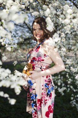 Güzel hamile kadın. 