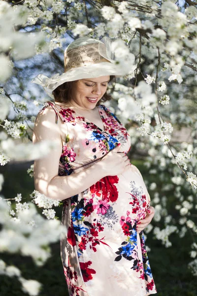 Güzel hamile kadın. 