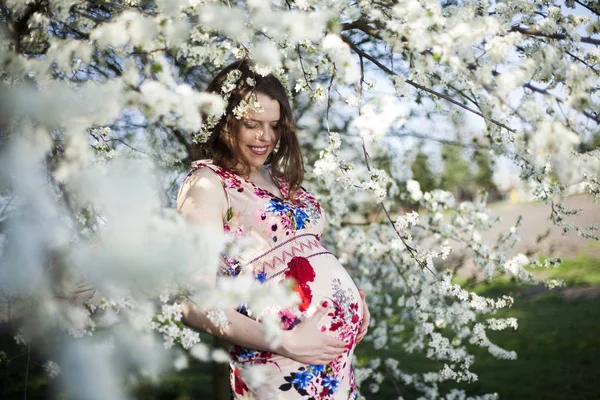 Güzel hamile kadın.