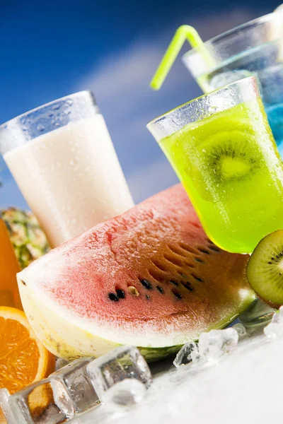 Çeşitli soğuk içecekler 