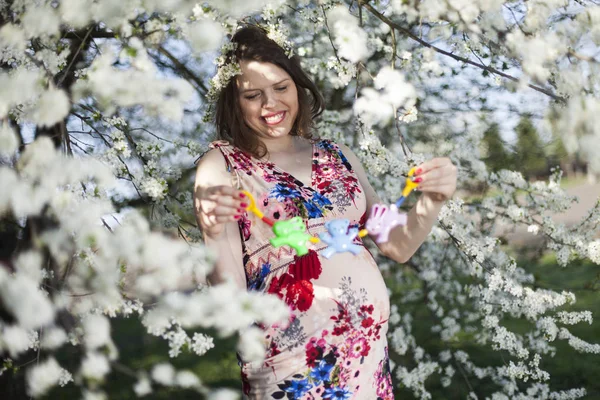 genç güzel bir hamile kadın 