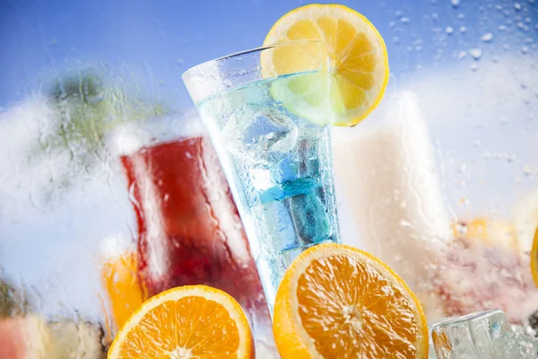 Yaz içecekler ve taze tropikal meyveler