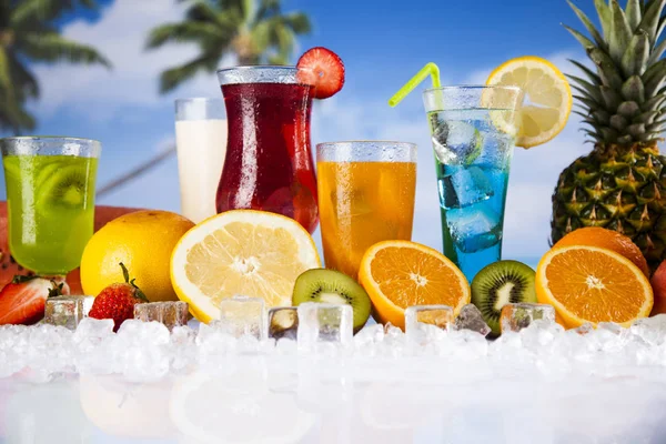 Variedad de bebidas frías — Foto de Stock