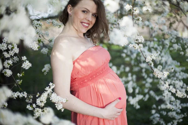 Güzel hamile kadın.