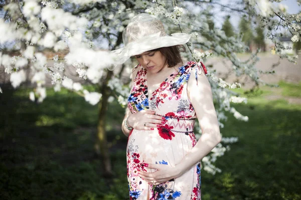 Güzel hamile kadın.