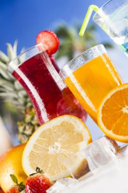 Çeşitli soğuk içecekler 