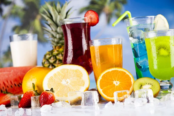 Yaz içecekler ve taze tropikal meyveler