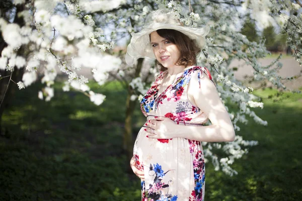 Güzel hamile kadın.