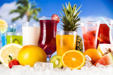 Çeşitli soğuk içecekler 