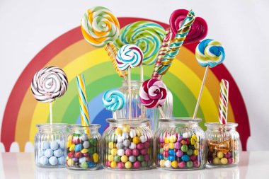 Farklı renkli tatlılar  