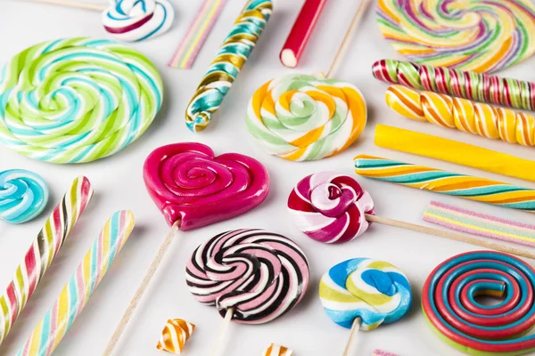 Renkli lolipop ve farklı şekerler 
