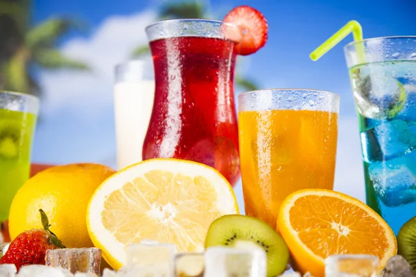 Yaz içecekler ve taze tropikal meyveler
