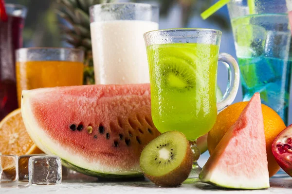 Çeşitli soğuk içecekler 