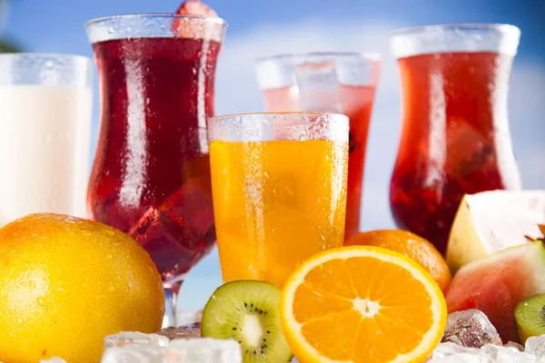 Çeşitli soğuk içecekler 