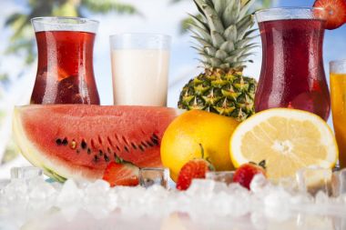 Çeşitli soğuk içecekler 