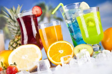 Çeşitli soğuk içecekler 