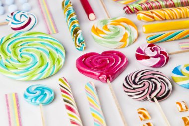 Şekerler çeşitli renk 