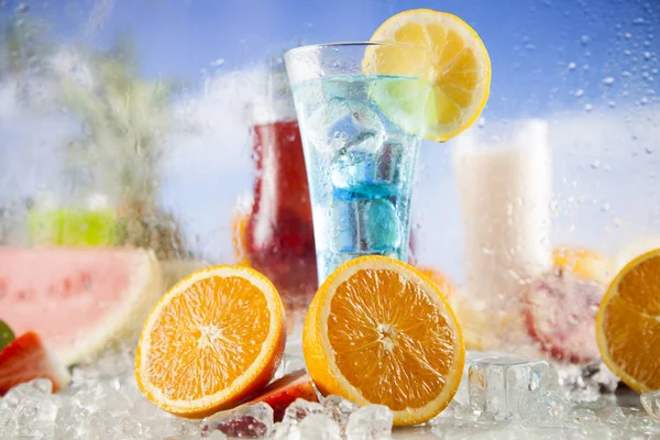 Çeşitli soğuk içecekler 