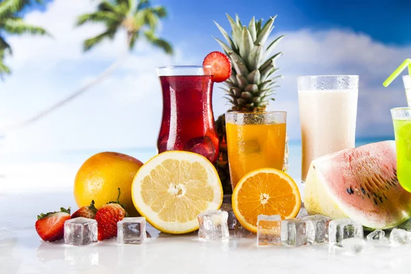 Çeşitli soğuk içecekler 