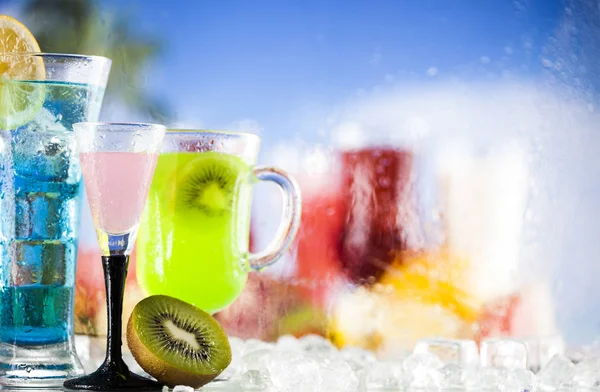 Экзотические летние напитки — стоковое фото