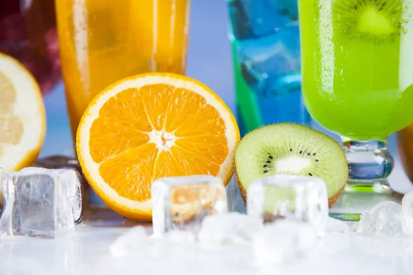 Çeşitli soğuk içecekler 