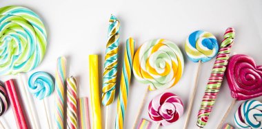 Şekerler çeşitli renk 