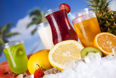 Çeşitli soğuk içecekler 