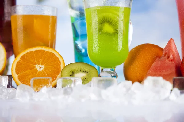 Variedad de bebidas frías —  Fotos de Stock