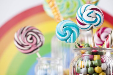 Şekerler çeşitli renk 